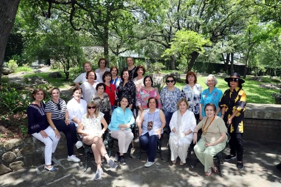 Grupo de amigas del Colegio Labastida que asistieron a la reunión