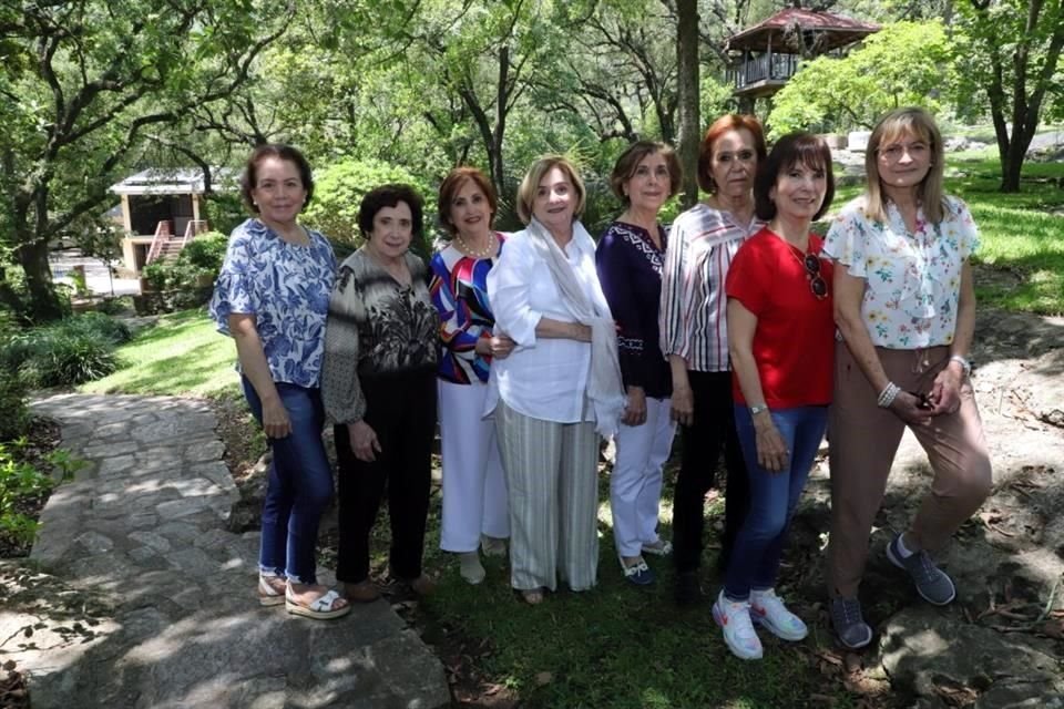 María Elena García, Beatriz Álvarez Tostado, Lupita Calderoni, Josefina Covarrubias de Erhard, Argelia Ancira, Déborah Rossani, Iliana Urdiales y Montserrat Torres
