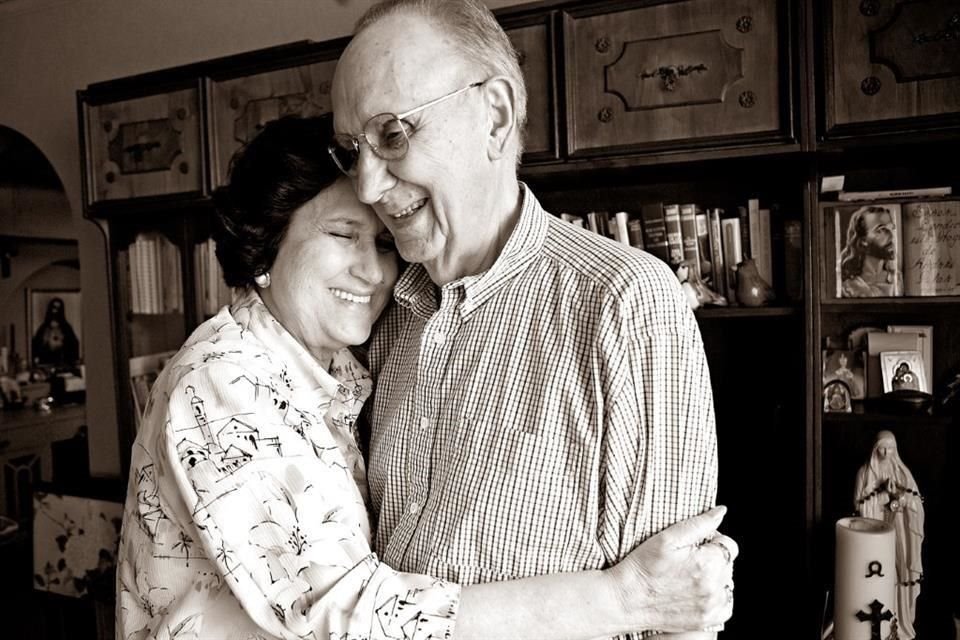 CON SU ESPOSO. Andrés Marcelo Sada