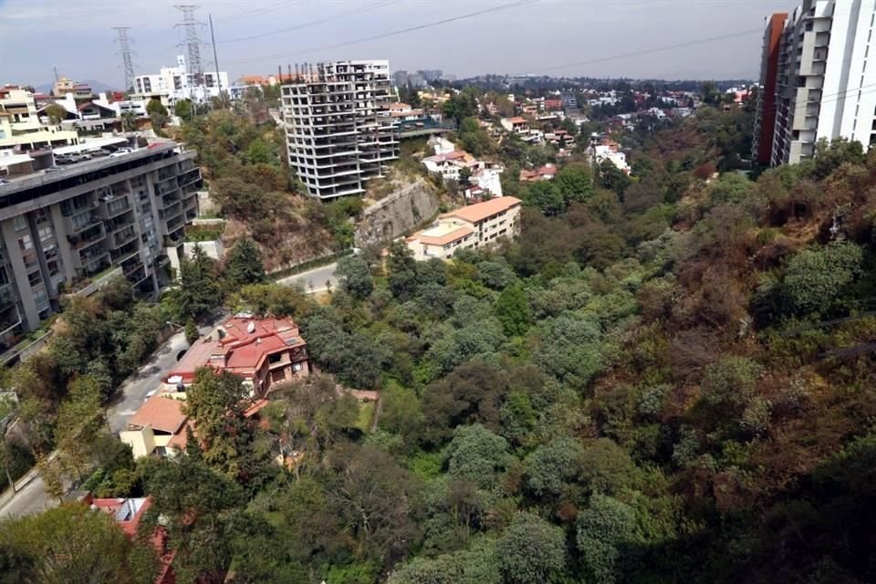 Las barrancas en Huixquilucan  dejaron de ser Área Natural Protegida para convertirse en Parque Estatal, vecinos temen más edificios.