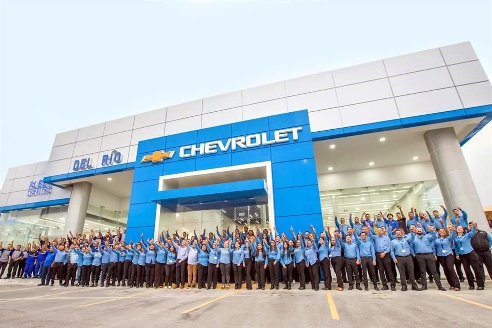 Colaboradores de Chevrolet del Río, felices de haber logrado su Meta: Ser Número 1.