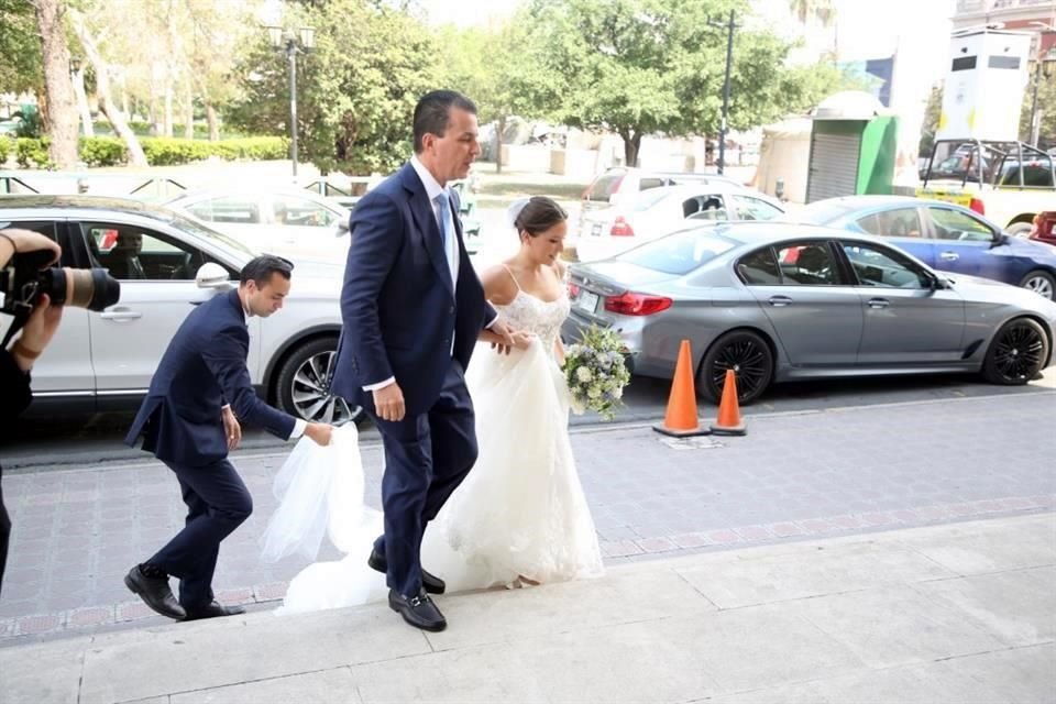 La novia con su papá, Gonzalo Lozano Martínez