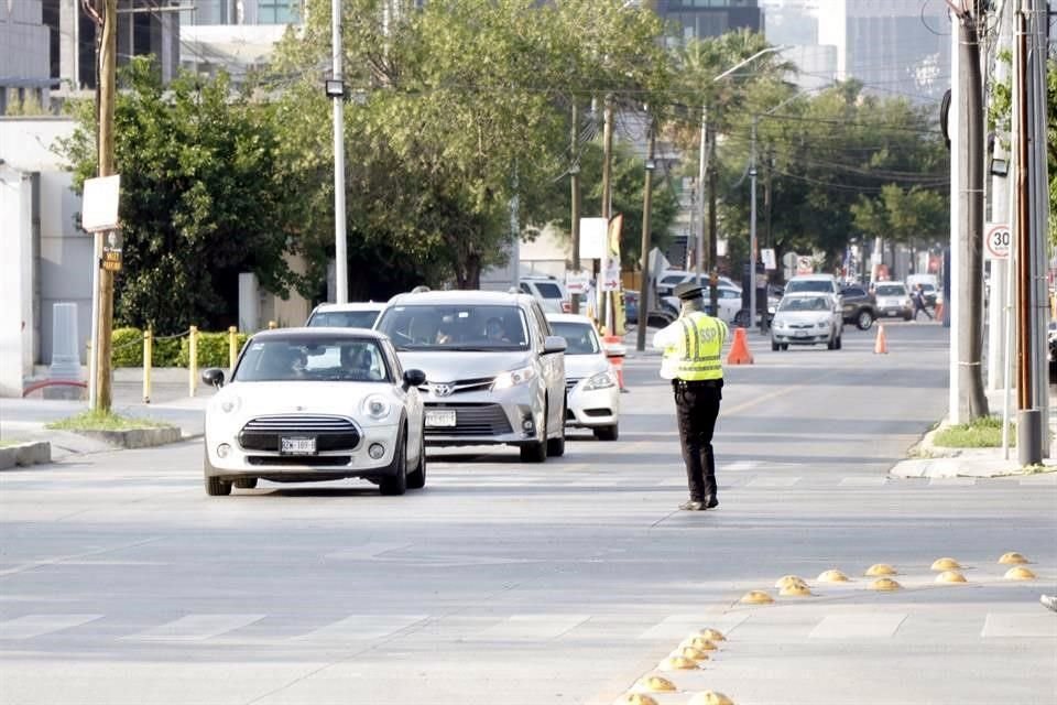 Además se registraron problemas con el tráfico, debido a los apagones intermitentes que confunden a los conductores.<br>
