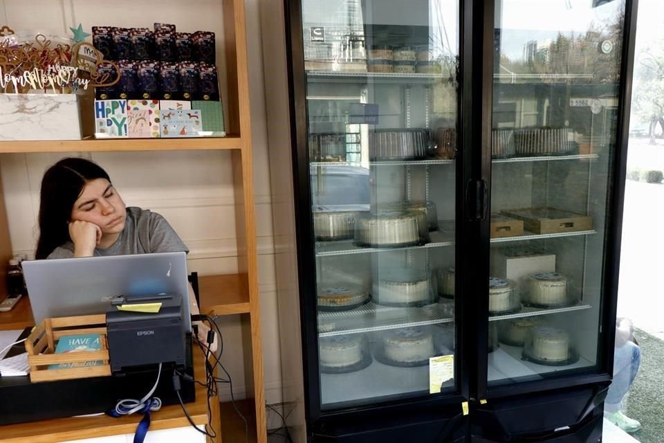 En la repostería Miel de Chocolate, en Calzada del Valle, los comerciantes aseguraron que desde las 14:30 horas no tienen luz.