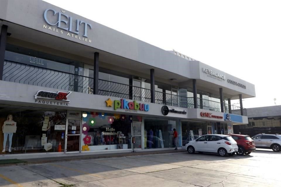Algunos negocios de plazas comerciales quedaron sin luz y tuvieron que cerrar.