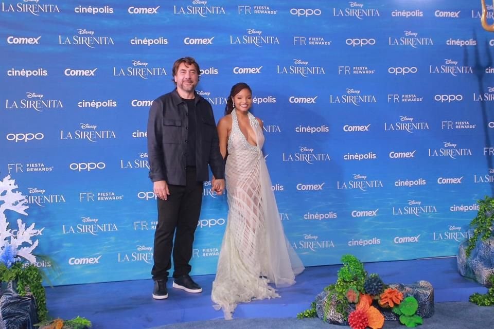 Toreo Parque se pintó de azul con la llegada de Halle Bailey, Javier Bardem y más famosos que asistieron a la premier de 'La Sirenita'.