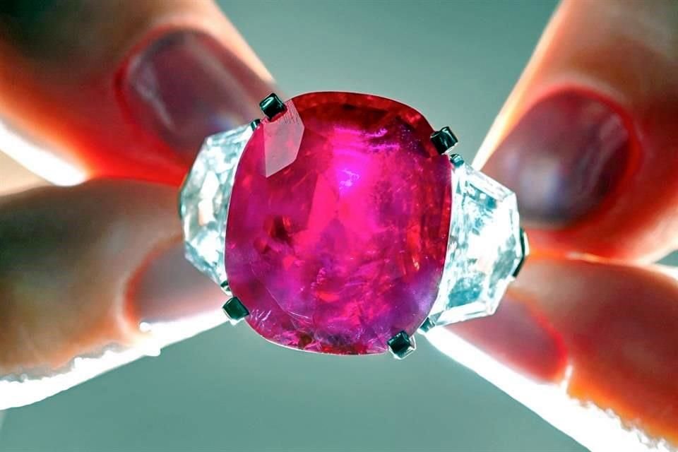 Anillo con rubí Sunrise de la colección de Heidi Horten.