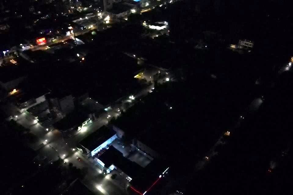 Horas después de la falla había zona de San Pedro que seguían a oscuras.