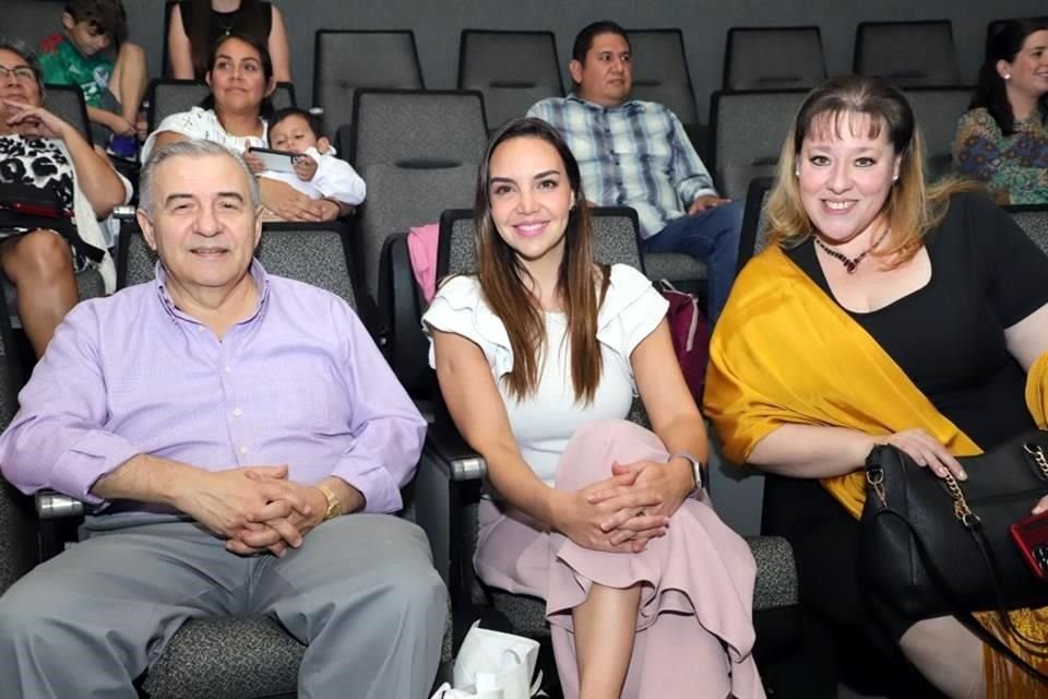 Ricardo Lozano, Karen Lozano y Valentina González