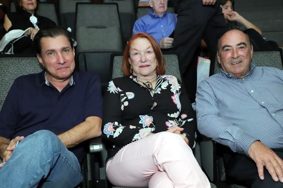 Manuel Guzmán, Martha Treviño de Guzmán y Guillermo Guzmán