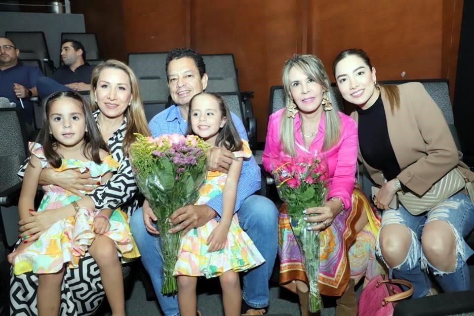 Isabel Villarreal, Sofía Pérez, Humberto Magaña, Isabel Pérez, Maru Serrano y Ana Paula Magaña