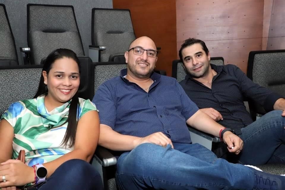 Claudia Porras, Bernardo Hinojosa y Gabriel Elizondo