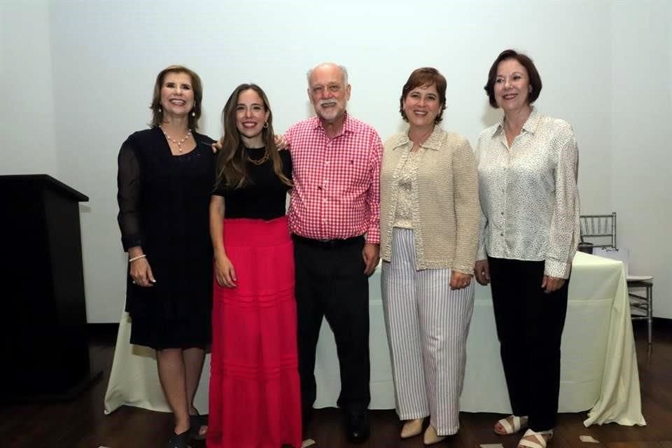 Rosario Alanís, Goretti Hinojosa, Bernardo Hinojosa, Carolina Farías y María Torres