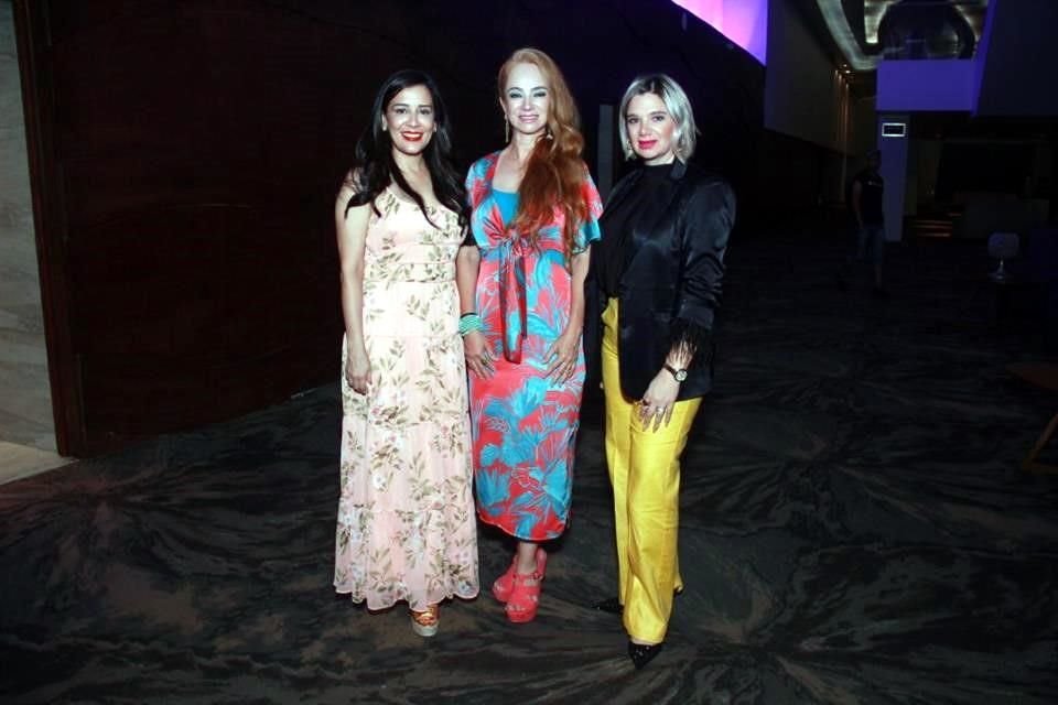 Miriam Silva, Nancy Yépez  y Cindy Dávila