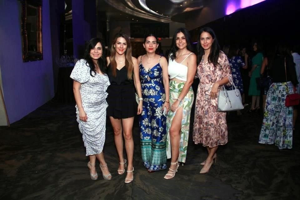 Mabel Ortiz, Caro Santoy, Marlene Martínez, Lucía Leal y Nash Collado