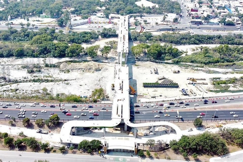 El llamado Puente Verde unirá el Parque Fundidora con el Parque España, cruzando sobre el Río Santa Catarina.