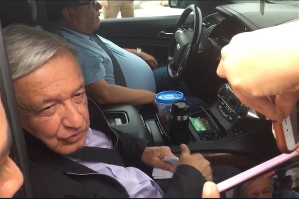 El Presidente López Obrador dijo que parte de su visita a Matamoros es para analizar el tema de migrantes en la frontera, sin dar detalles.