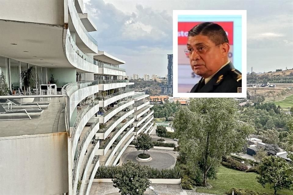 El General Luis Cresencio Sandoval compró un depa de 407 mts. en Bosque Real valuado en 30 mdp, con tres recamaras con baño, amplia estancia, terraza y acceso a alberca techada y gimnasio.