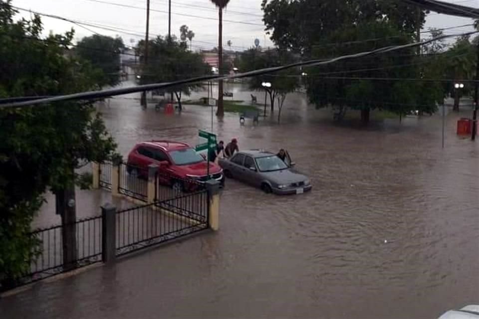 La tormenta cayó en diversos municipios del Estado, como Apodaca, Cadereyta, Juárez, Sabinas Hidalgo, entre otros.