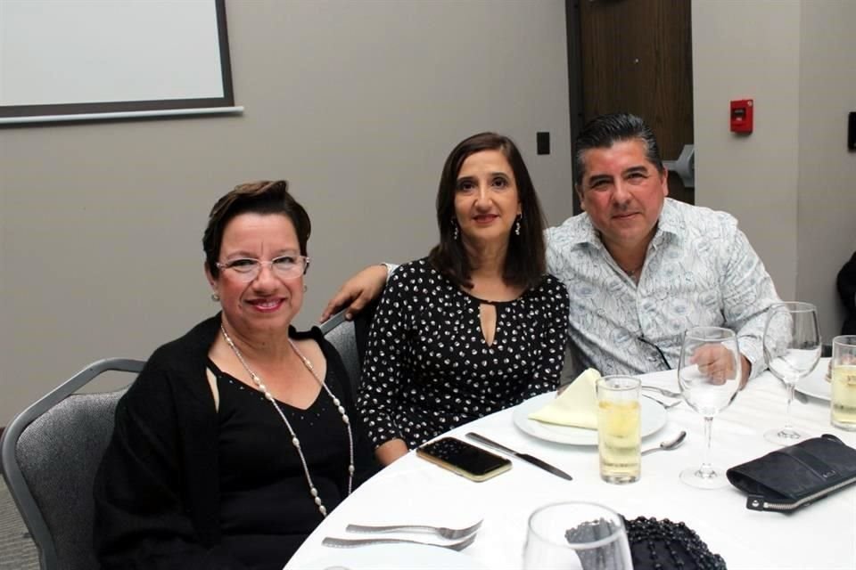 Celina Vielma, Rosy García de Peña y Óscar Peña