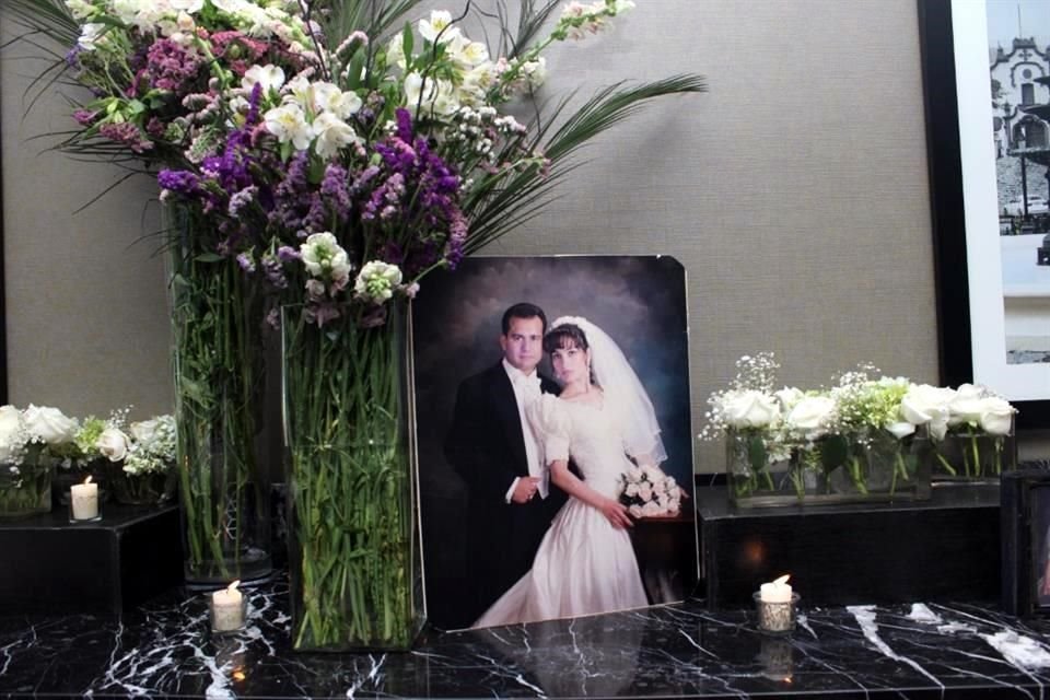 Luis Rolando Miranda y Silvia González celebran su 25 aniversario de bodas con una reunión familiar.