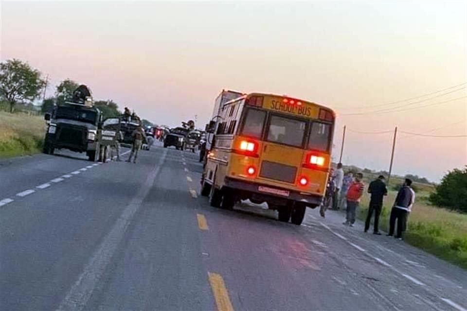 Después de casi seis horas varados, cientos de conductores comenzaron a avanzar minutos después de las 10:00 horas en dicho punto.