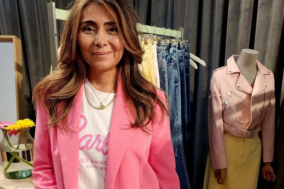 La marca Stradivarius lanzó una colección de ropa para festejar los 50 años de Barbie.