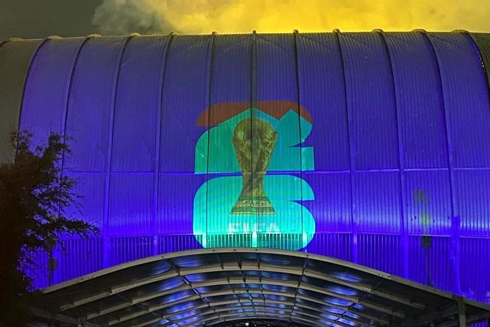 El logo lleva el 26 y el trofeo de la FIFA.