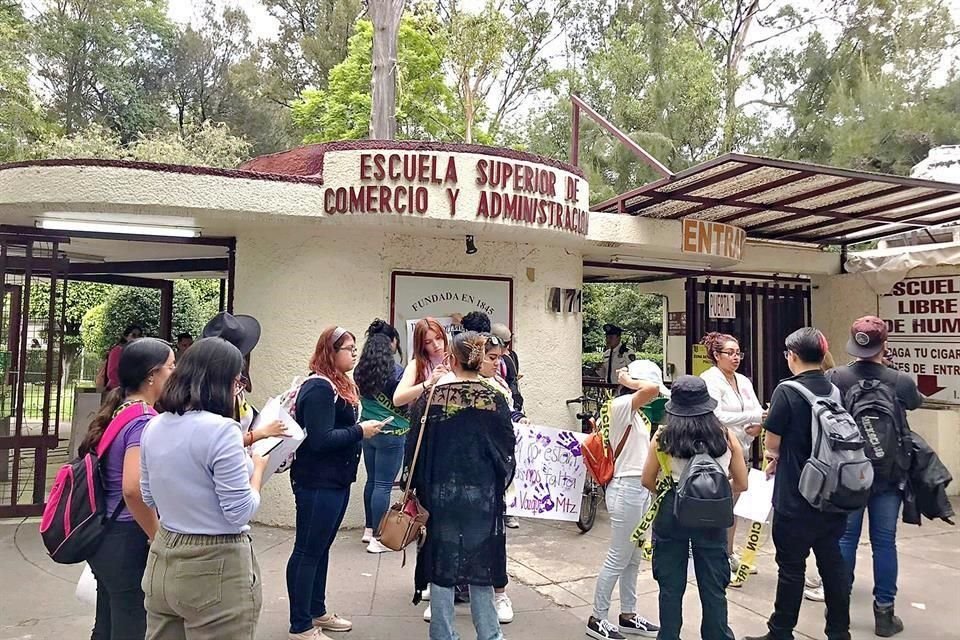 Compañeros de escuela marcharon del Casco de Santo Tomás al Búnker de la Fiscalía para recordarla y exigir justicia