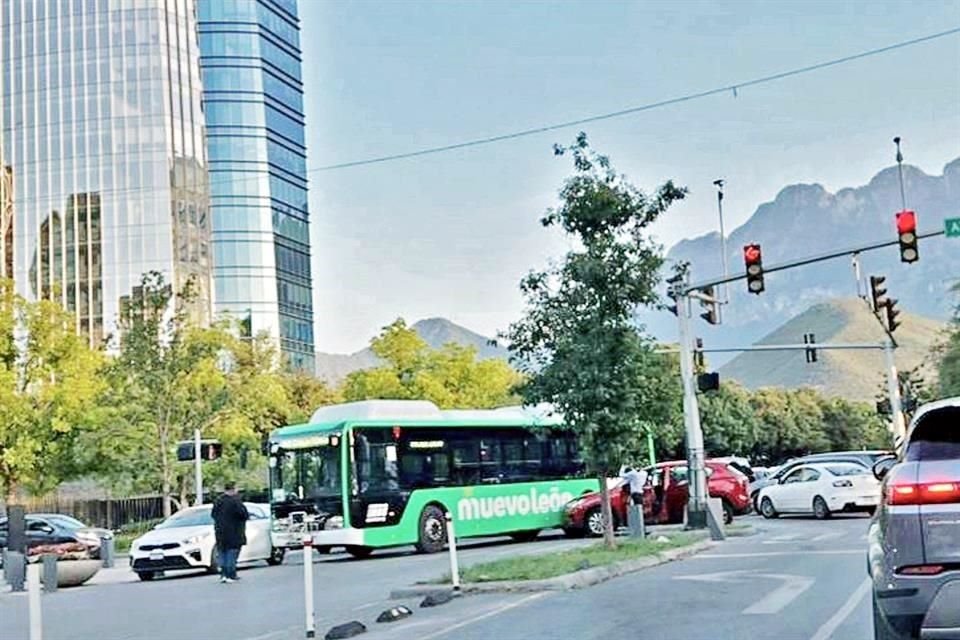 La Secretaría de Movilidad y Planeación Urbana prepara una licitación para adquirir 100 camiones eléctricos para San Pedro.