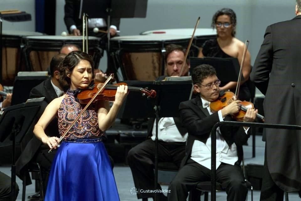 El debut solista de la joven violinista Marienn Sánchez con la OSUANL se dio en el marco del Festival Alfonsino 2023 de la UANL.