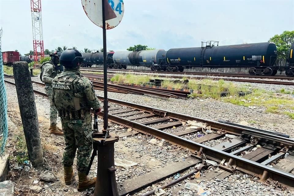 Gobierno llegó a un acuerdo con Grupo México para pagar 7 mmdp por ocupación de vías férreas de Ferrosur, de Germán Larrea, según fuentes.