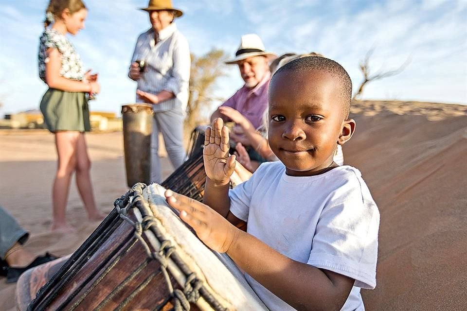 La música, el baile y la cultura... enriquecen el viaje. Namibia.