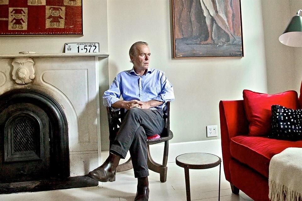 Contemporáneo de autores como Salman Rushdie e Ian McEwan, Amis publicó 15 novelas, memorias, no ficción y cuentos.