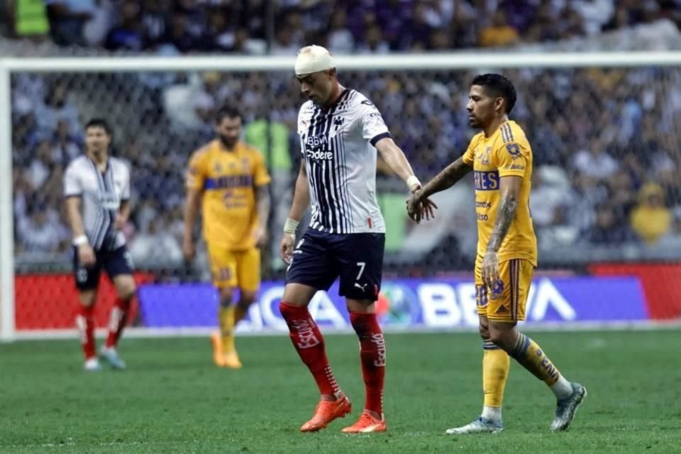 Rogelio Funes Mori mostró su tristeza tras la eliminación de Rayados.