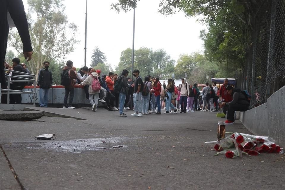 'Aunque esto ocurrió afuera, parece que a las autoridades no les importa nuestra seguridad y lo que nos pase', argumentó un alumno.