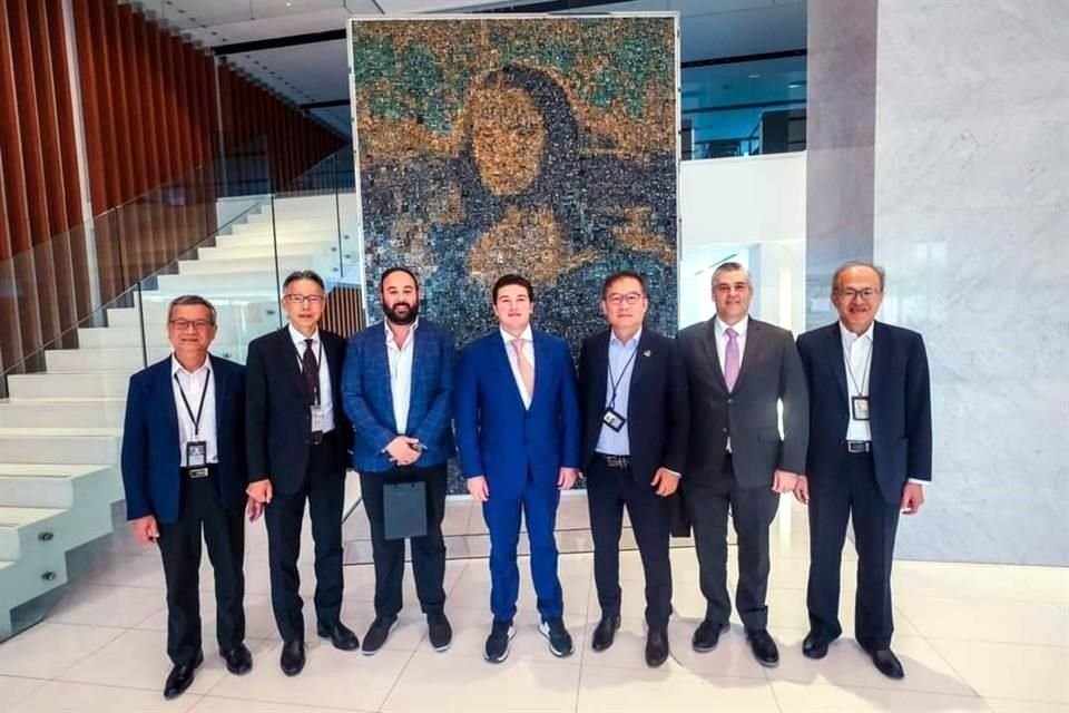 Samuel García compartió fotografías de su visita a la empresa taiwanesa Pegatron, fabricante de componentes electrónicos.