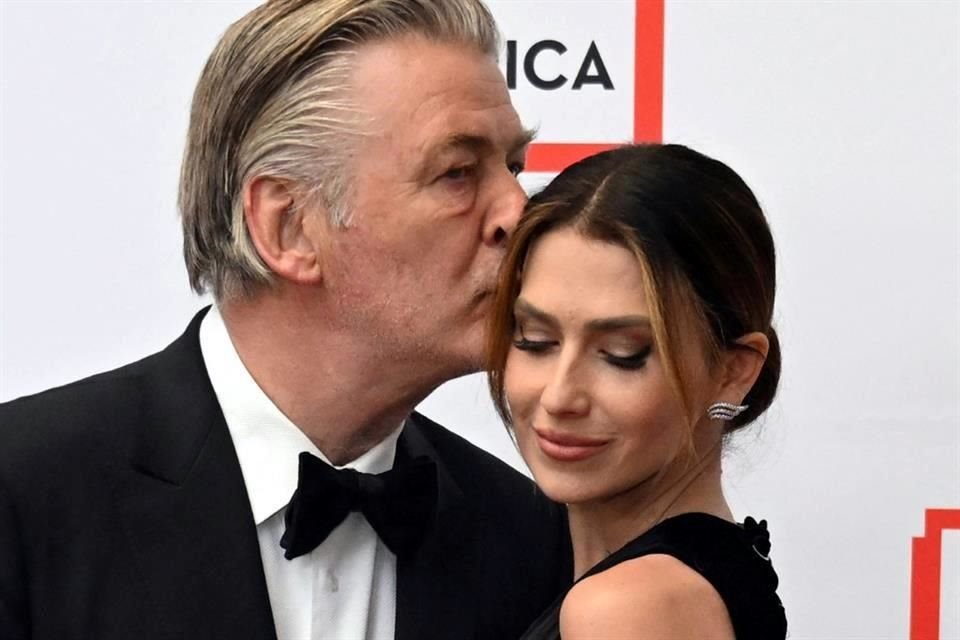 El actor Alec Baldwin celebró el fin del rodaje de 'Rust' una vez más; deja atrás la producción donde murió Halyna Hutchins.