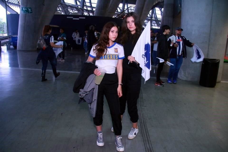 María Paula Alcántar y Geraldine Lozano
