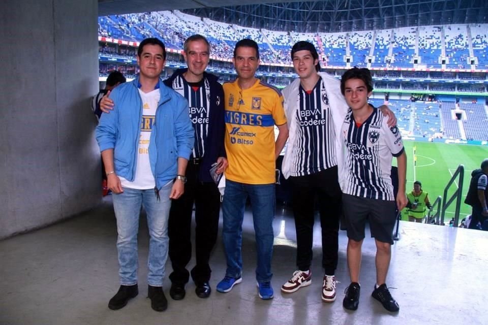 Óscar Villareal, Jesús Hernández, Álvaro Hernández, Marcelo Hernández y Adrián Hernández