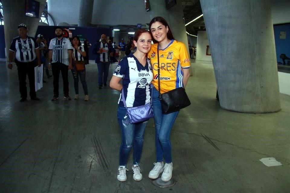 Laura Sáenz y Valeria Díaz