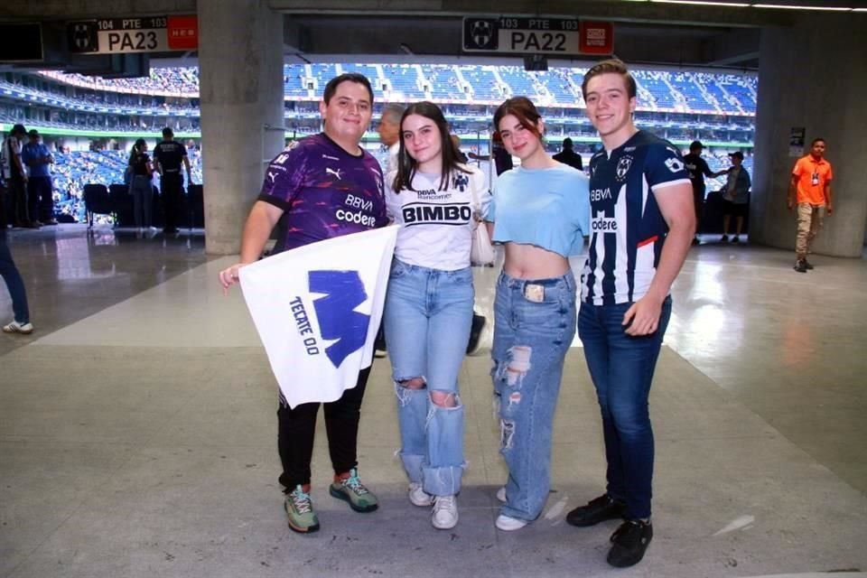 Roberto Hernández, Valeria Canto, Michelle Elizondo y Daniel Salazar