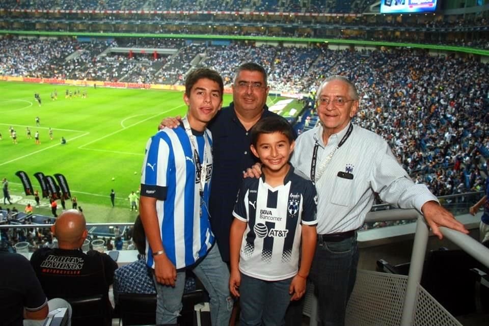 Keno Urdiales Escamilla, Luis Urdiales González, Kike Urdiales Escamilla y Jorge Urdiales Flores