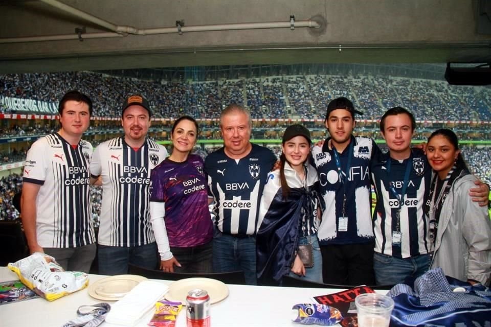 Alejandro Cárdenas, Pedro Cárdenas, Pedro Cárdenas, Mónica López de Cárdenas, Mónica Cárdenas, Samuel Gamboa, Mauricio Cárdenas y Sofía Mendoza