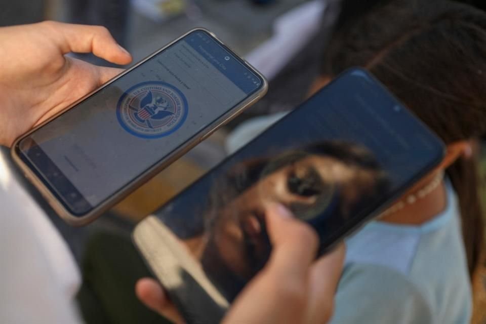 Texas presentó una demanda contra el Gobierno de Joe Biden diciendo que la app para solicitantes de asilo alienta la migración ilegal.