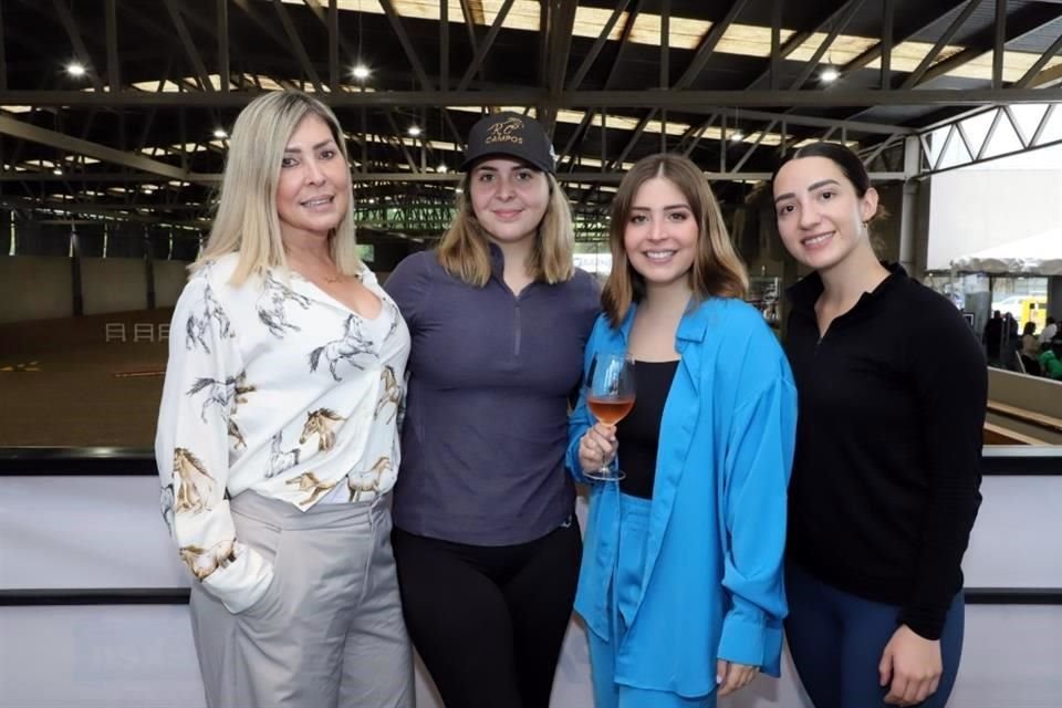 Lilian de Campos, Regina Campos Melissa Campos y Valeria Martínez