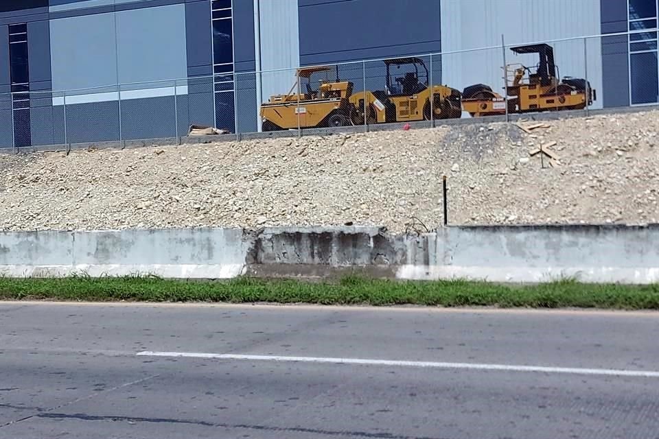 Los baches ahora se acentúan en el tramo entre Ruiz Cortines y la Autopista a Cadereyta, en Guadalupe, principalmente en el sentido a la caseta de Guadalupe.<br>