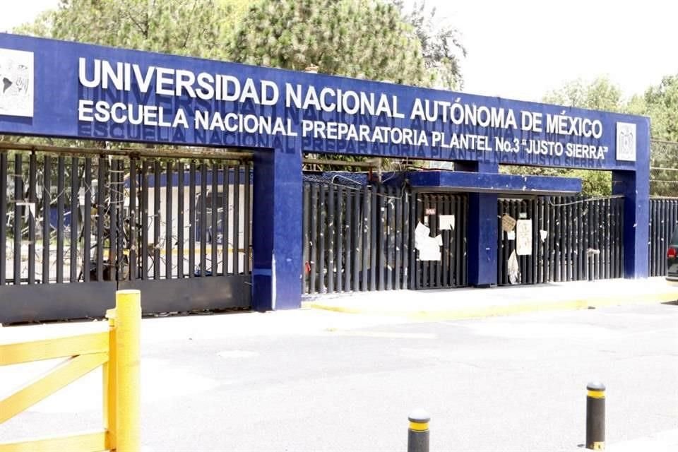 Recorrido por planteles de la UNAM para verificar el estado en que se encuentran tras la suspensión de clases y previo a eso a la toma de planteles por parte de deudores estudiantes