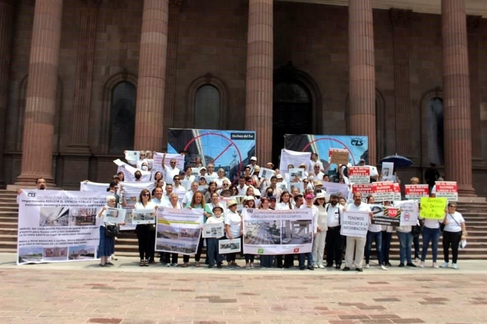 En la manifestación participaron dos grupos de vecinos, los que sí quieren la obra y los que están pidiendo Metro subterráneo.
