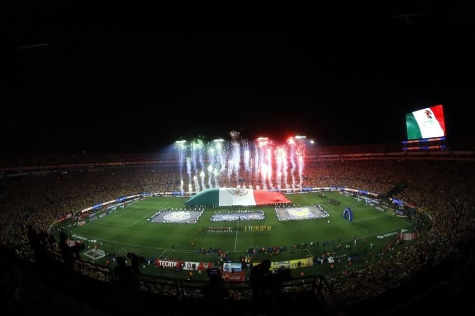 Más del color en el Universitario para la Final de ida.